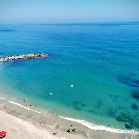La Perla: apartamento los pies en el agua Benalmádena Exterior foto