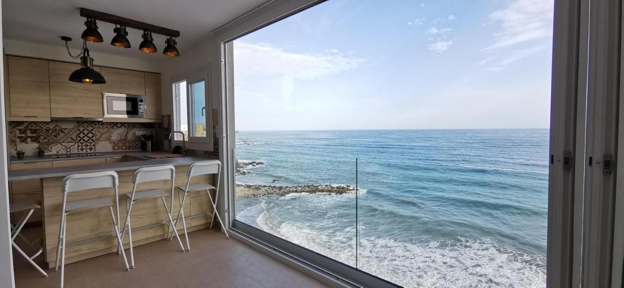 La Perla: apartamento los pies en el agua Benalmádena Exterior foto