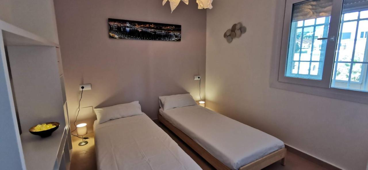 La Perla: apartamento los pies en el agua Benalmádena Exterior foto