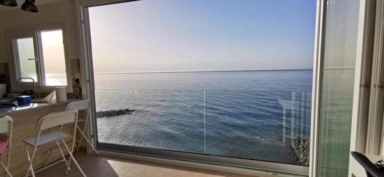 La Perla: apartamento los pies en el agua Benalmádena Exterior foto