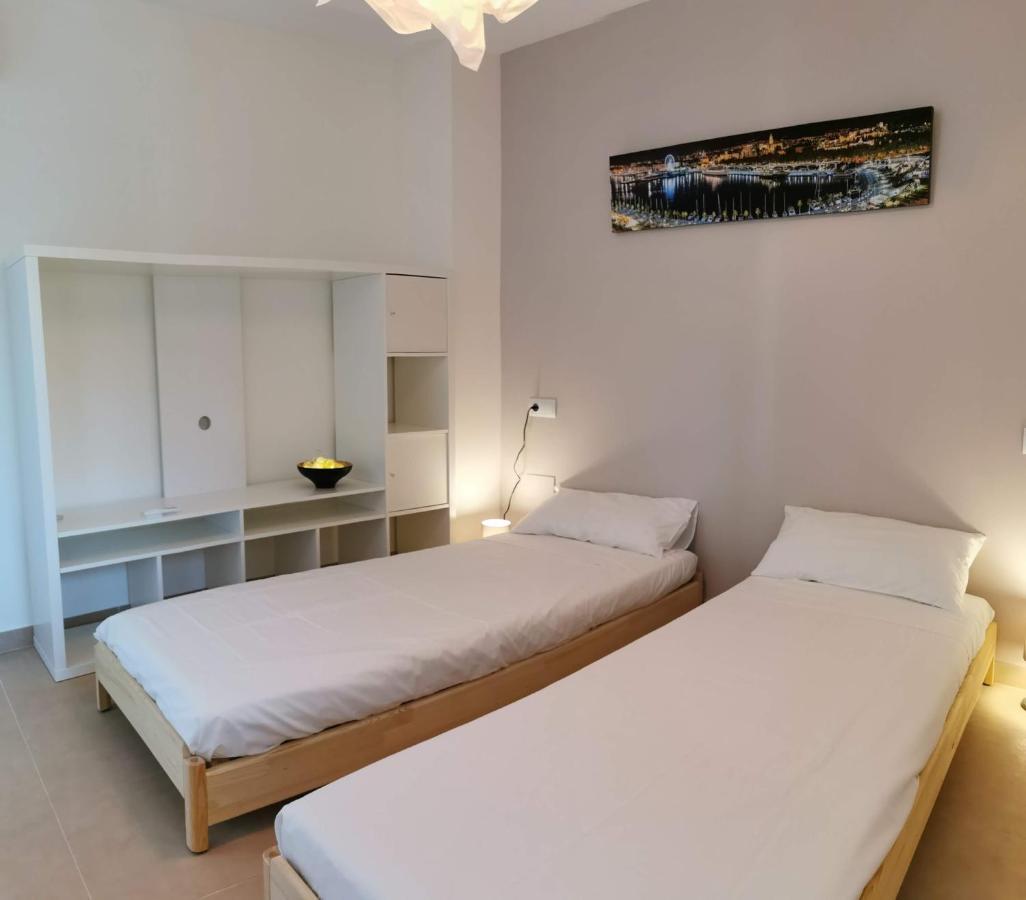 La Perla: apartamento los pies en el agua Benalmádena Exterior foto